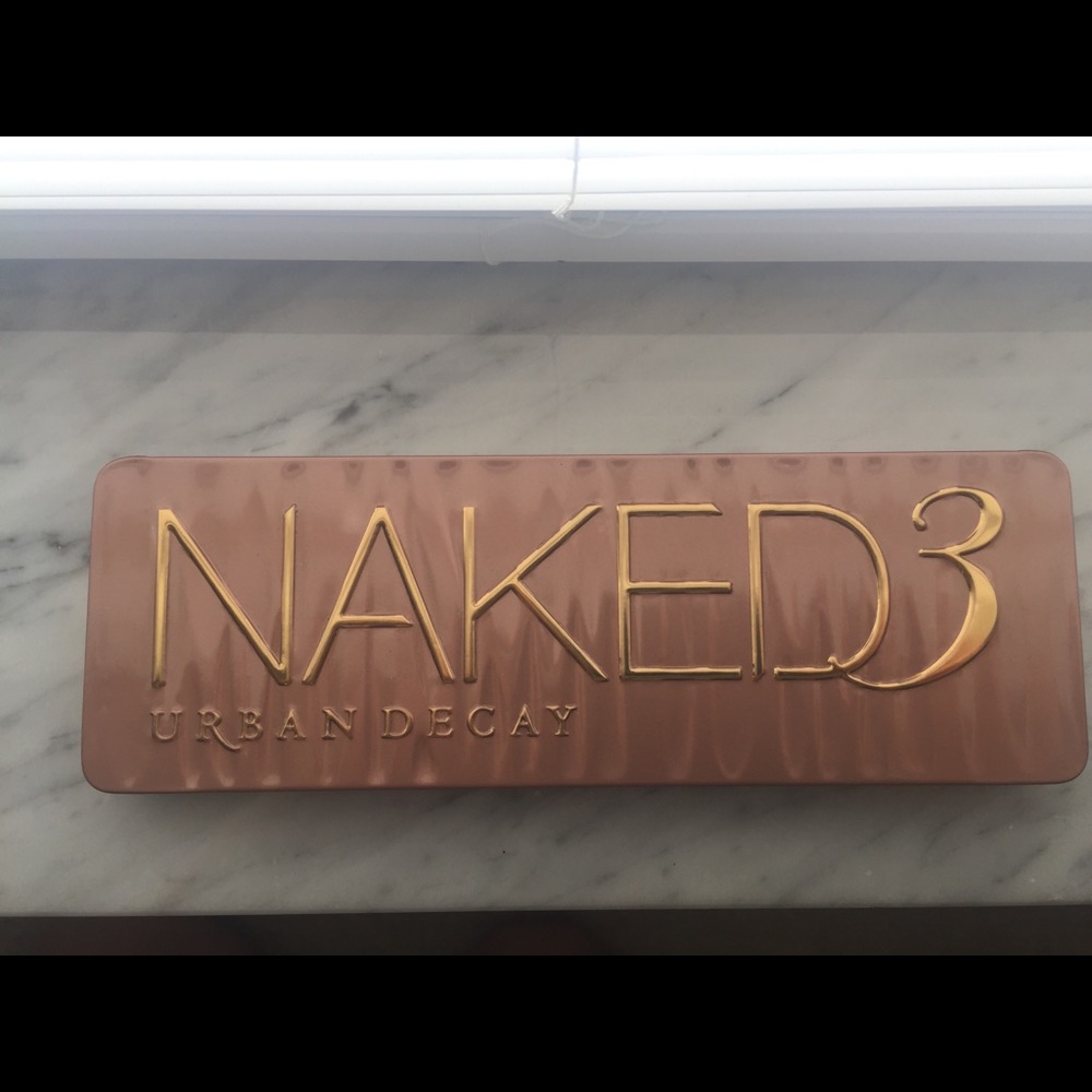 Urban Decay Naked 3 eyeshadow palette